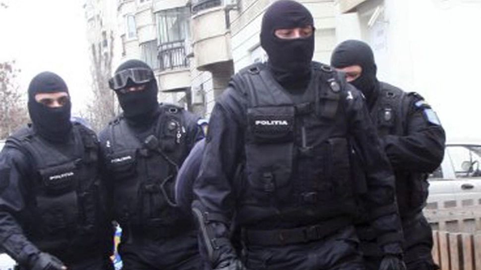 S-a trezit cu mascații în casă pentru un LIVE pe Facebook despre Klaus Iohannis: Cazul șocant al unui fermier din Alba. Mărturii în EXCLUSIVITATE