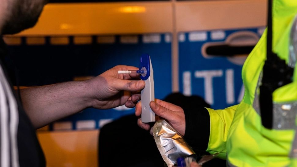 Poliția Română, obligată de instanța judecătorească să comunice transparent precizia testelor antidrog utilizate în controalele rutiere