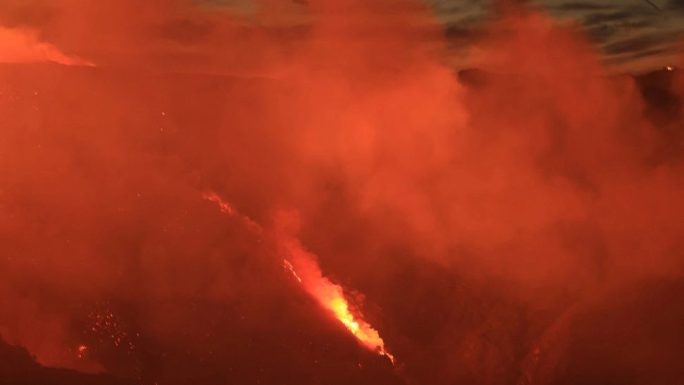 Incendiu devastator într-o zonă exclusivistă: Vedetele din zona de lux evacuate de urgență