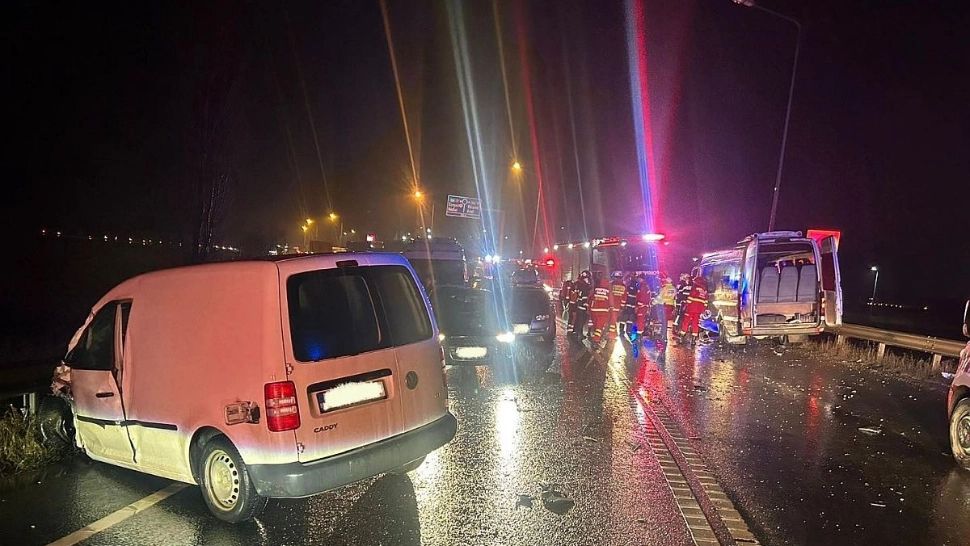 Accident grav pe centura Aradului: Nouă VICTIME în urma impactului
