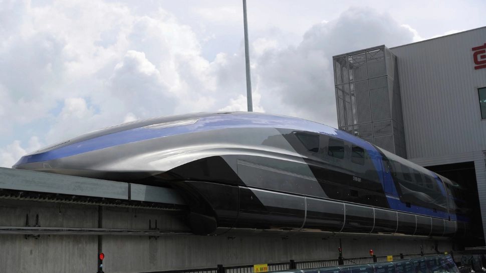 China anunță revoluția feroviară și pregătește un tren mai rapid decât un avion. La ce viteză ajunge trenul care zboară pe șine