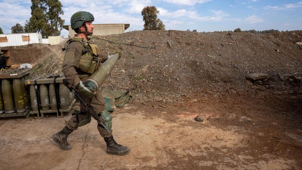 Haos în Siria: Armata siriană începe retragerea unor unităţi din est spre Damasc, în timp ce Israelul anunţă consolidarea prezenţei sale militare pe Platoul Golan 