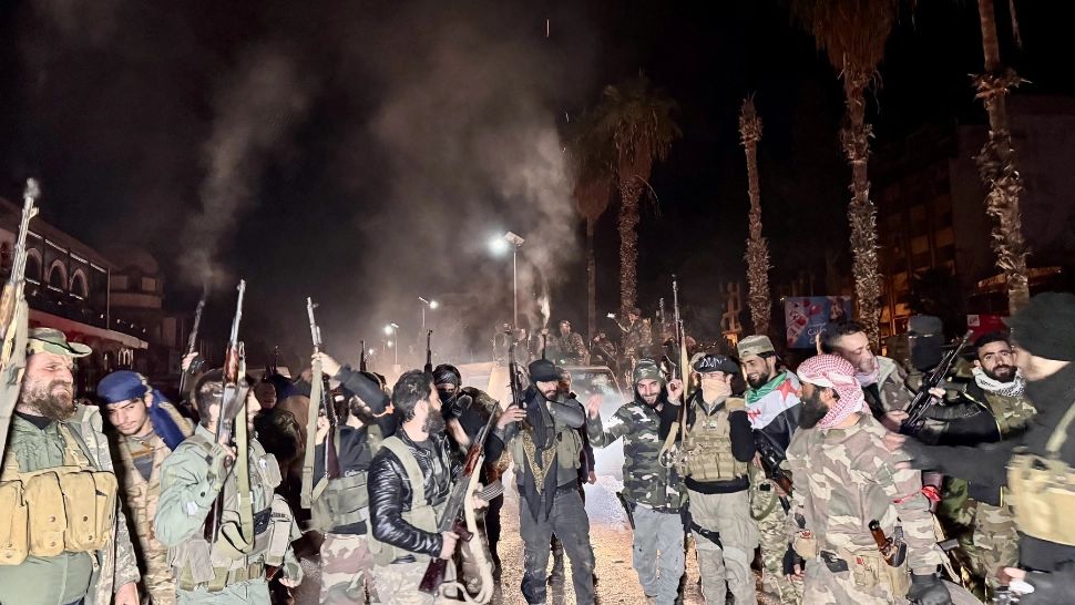 Haos total în Siria. Președintele Bashar al-Assad a părăsit Damascul cu un avion. Rebelii HTS susțin că au preluat puterea