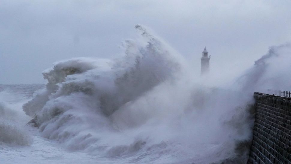 Furtuna Darragh face victime în Regatul Unit. Două persoane au MURIT