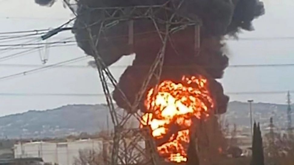 Explozie devastatoare la o rafinărie din Italia. Sunt raportați cel puțin 2 morți, dar numărul victimelor este mai mare- VIDEO