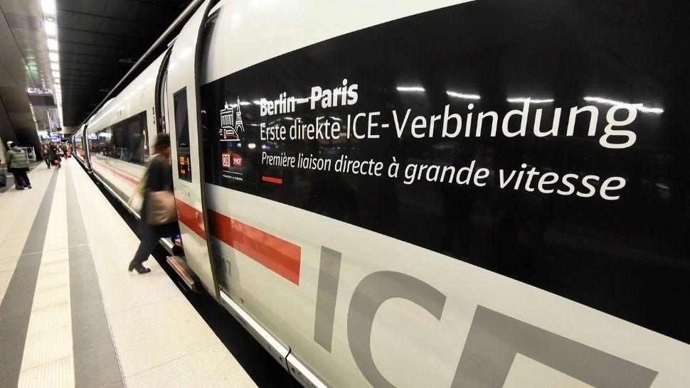 Primul super-tren de mare viteză pe ruta Berlin-Paris a plecat în cursă. Cât le va lua călătorilor să ajungă dintr-o capitală în alta