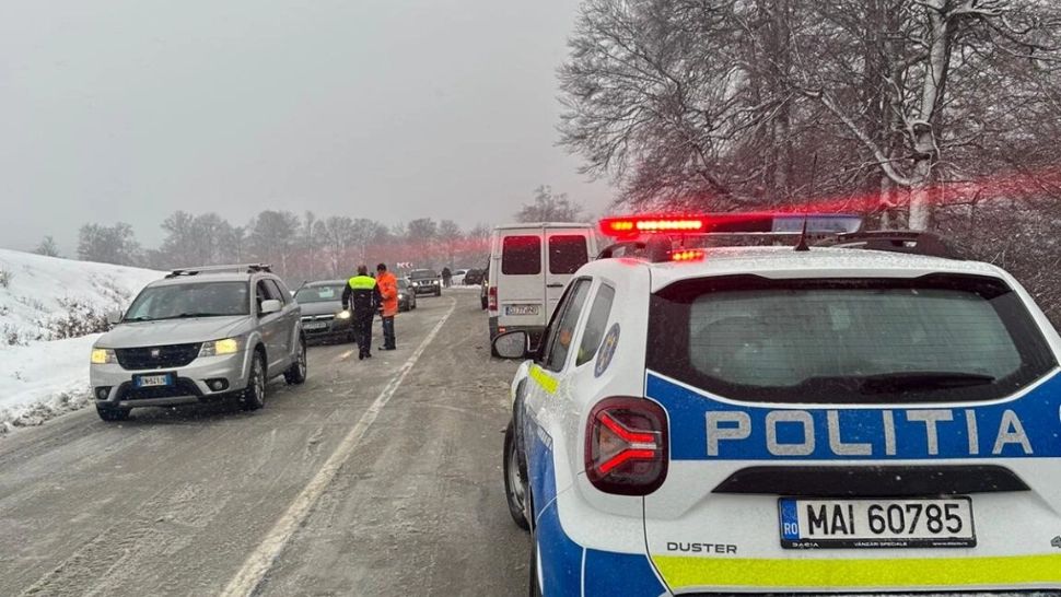 Atenționare pentru șoferii care vor să ajungă în stațiunea montană Rânca. Ce nu trebuie să le lipsească? - VIDEO