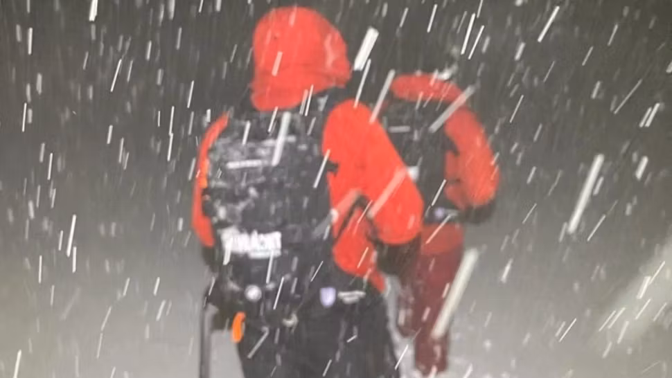 Intervenție contracronometru Salvamont la o altitudine de 1.900 de metri, pentru a salva  doi ucraineni care au trecut granița prin Munții Maramureșului 