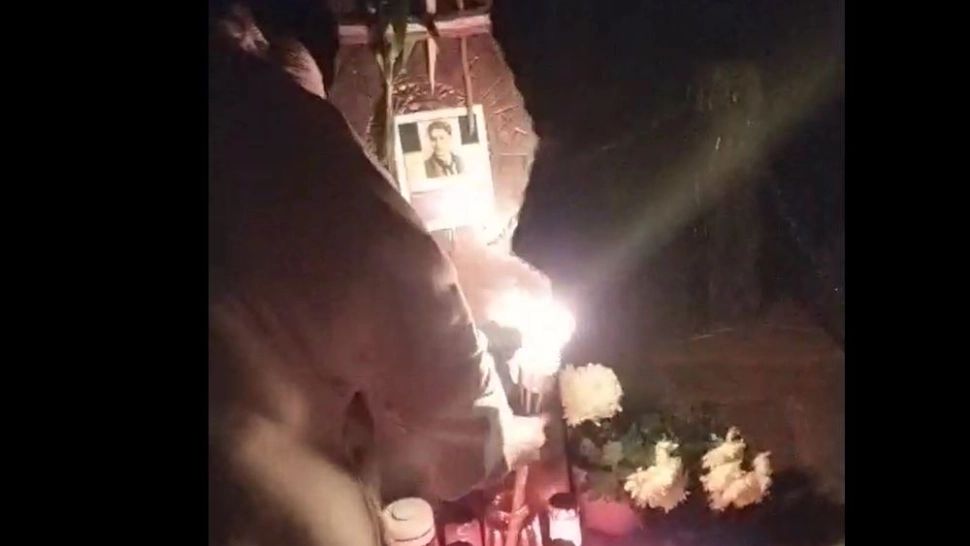 Șoșoacă, un nou gest reprobabil. L-a celebrat pe legionarul Corneliu Zelea Codreanu, la troița acestuia din Tâncăbești VIDEO