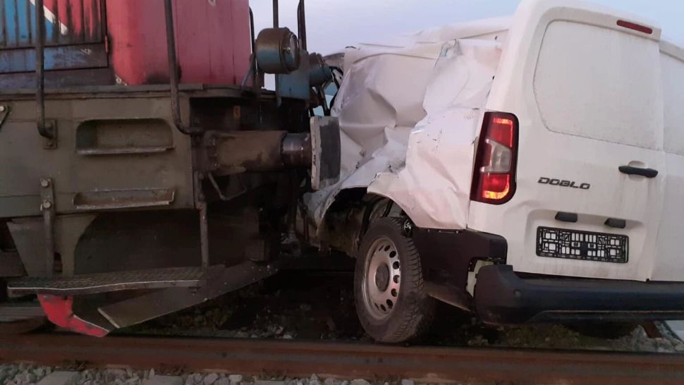 Accident mortal în județul Cluj. Un bărbat a decedat după ce mașina în care se afla a fost lovită de tren