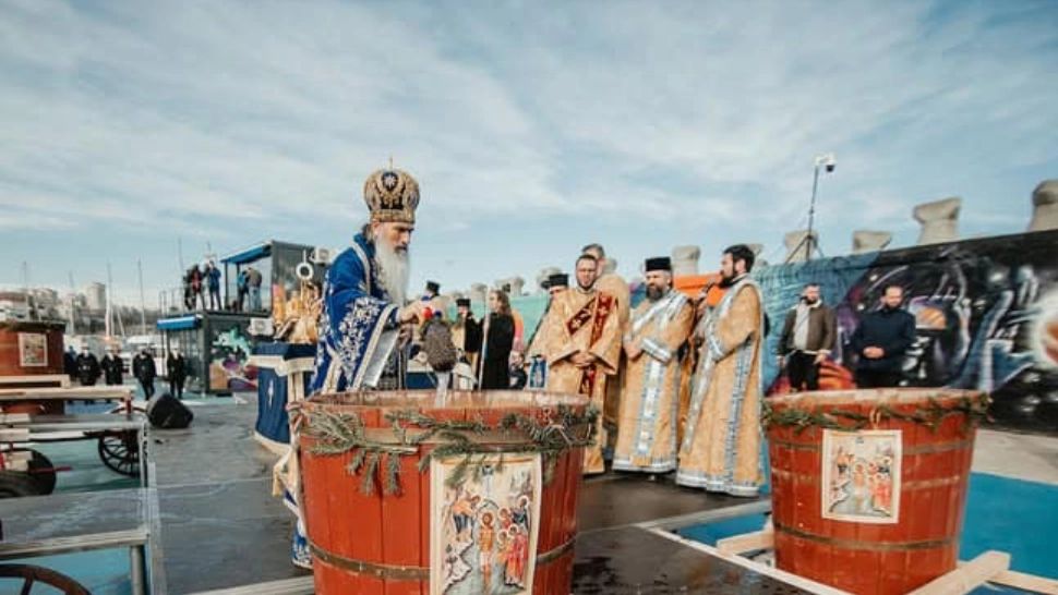 IPS Teodosie, un nou incident la slujba de Bobotează. Ce i s-a întâmplat Arhiepiscopului Tomisului? - VIDEO