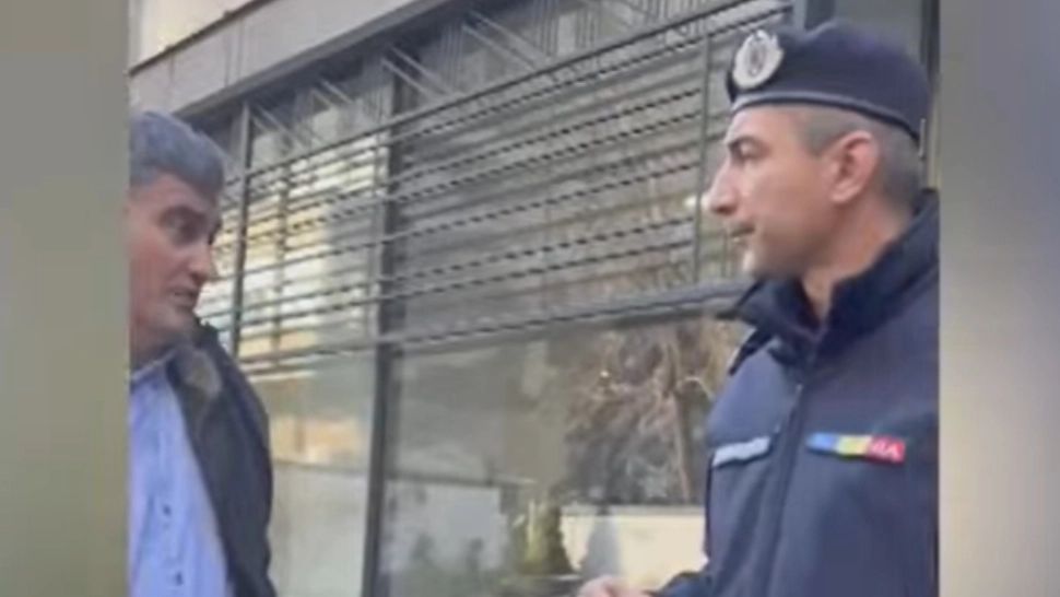 PROTEST la Avocatul Poporului. Oamenii, blocați de jandarmi: reacția Jandarmeriei Române VIDEO