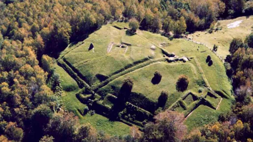 Satul din România care a crescut lângă o cetate dacică. Localnicii spun cu mândrie că sunt daci și păstrează cu sfințenie obiceiurile străvechi 