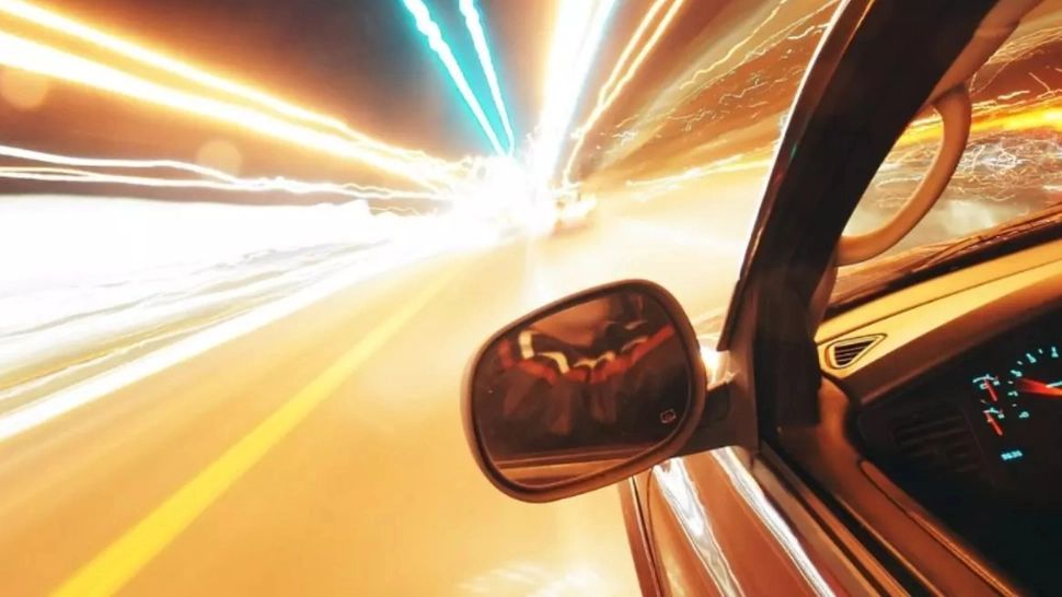 Când este legal să dai flash-uri în trafic. Codul Rutier precizează clar 