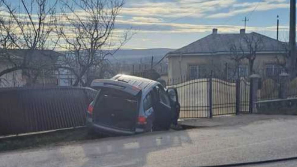 Conducta de gaze din localitatea Flămânzi, spartă în urma unui accident între două mașini. Cinci persoane rănite 