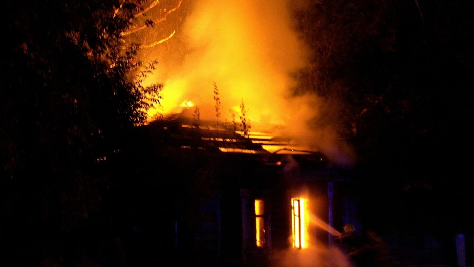 Ce înseamnă când visezi incendiu. Semnificația complexă a acestui vis