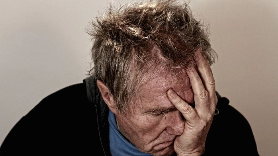 Durerile de cap pe care nu avem voie să le trecem cu vederea. Un celebru neurolog trage un semnal de ALARMĂ