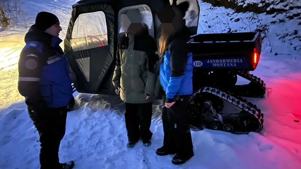  Două turiste rătăcite pe drumul vechi spre Poiana Braşov, recuperate de jandarmii montani. Femeile au sunat la 112 după ajutor