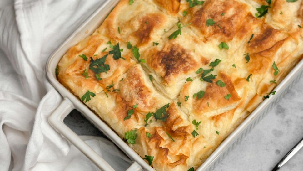 Rețeta unui aperitiv savuros: Plăcintă cu brânză și praz