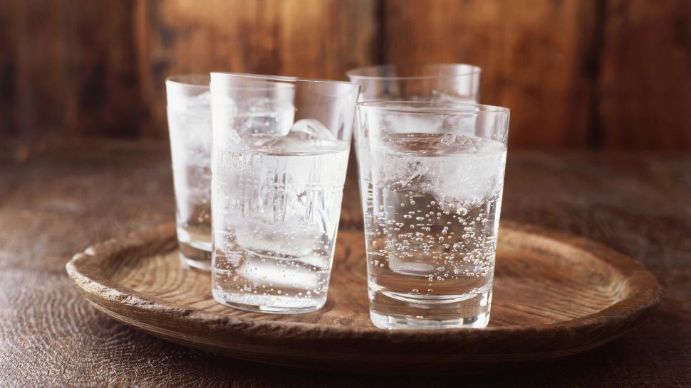Apa minerală te ajută să slăbești: adevăr sau mit? Rezultatele celor mai noi studii în domeniu