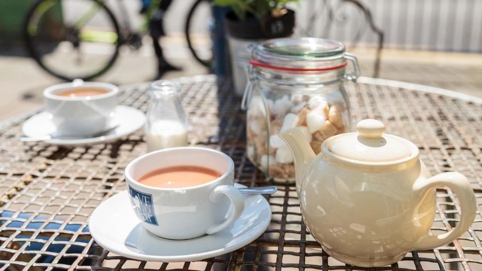 De ce pun englezii lapte în ceai? Explicația Mihaelei Bilic este surprinzătoare