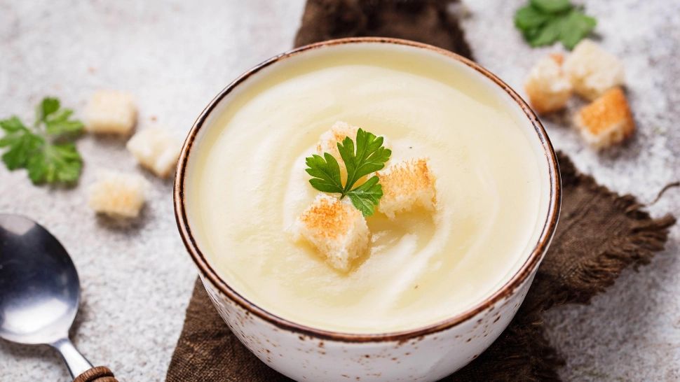 Supă cremă de conopidă, „pansament" pentru stomac. Rețeta, în doar câțiva pași simplii 