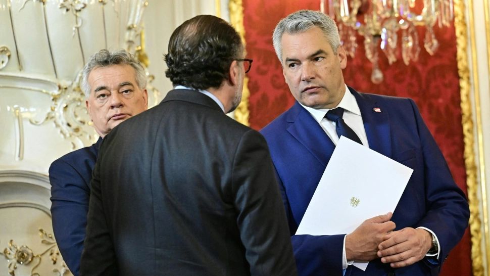 A fost numit noul cancelar interimar al Austriei. Cine îi va lua locul celui care a pus bețe în roate intrării României în Schengen 