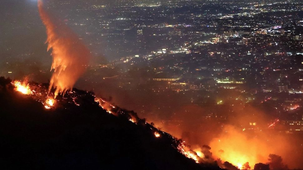 Hollywood este în flăcări, la propriu. Incendiile devastatoare din California îl determină pe Joe Biden să își anuleze vizita în Italia 
