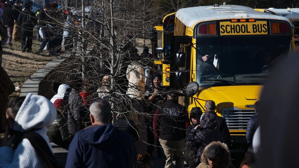 Doi elevi au fost UCIȘI și un altul rănit în urma unui ATAC ARMAT într-un liceu din Tennessee, SUA. Atacatorul s-a sinucis