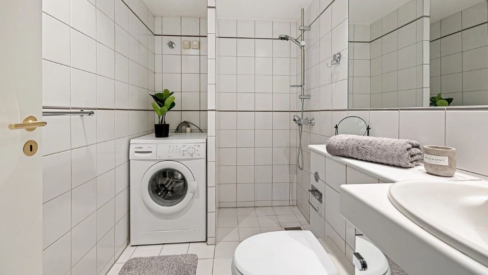 Crimă șocantă: o mamă vitregă și-a lăsat fiica de 3 ani să se înece în mașina de spălat