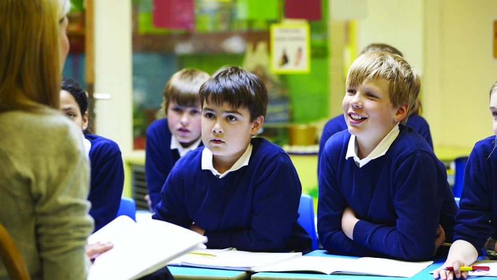 Fraudă cu fonduri europene la o școală din Brăila: profesoare trimise în judecată pentru falsificarea prezenței elevilor