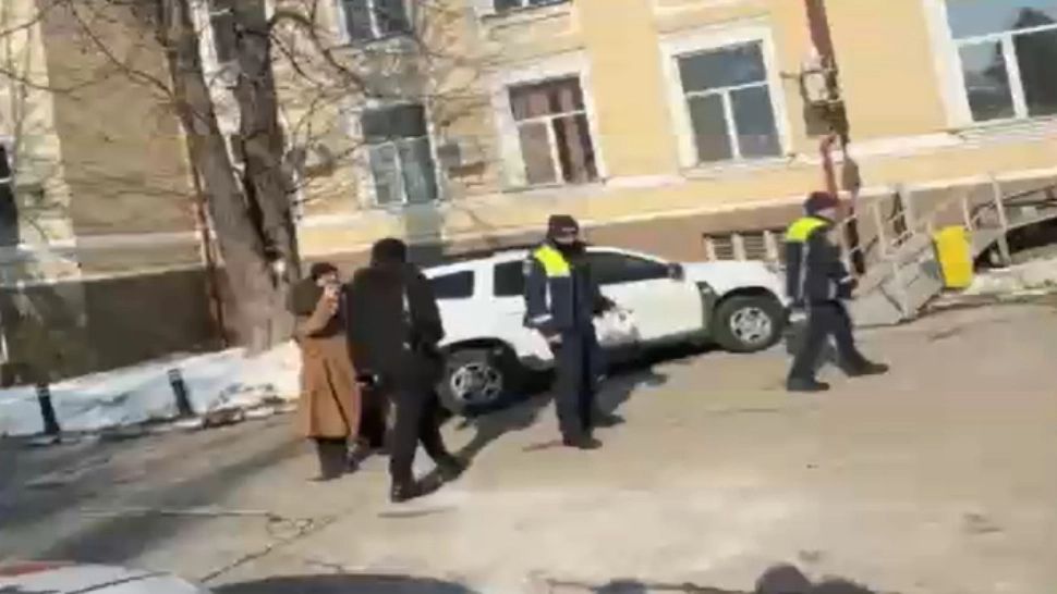 Andrei Caramitru, dus la poliție sub escortă după valul de instigări! Audiere explozivă după plângerea lui Călin Georgescu