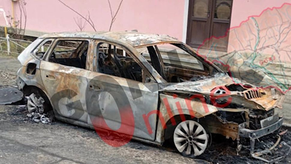 Atac în stil mafiot la Gorj! Mașina unei consiliere USR a fost INCENDIATĂ