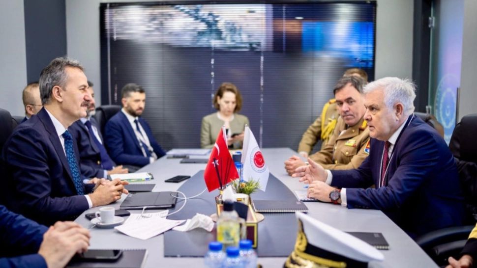 Ministrul Apărării, întrevedere cu președintele Industriei de Apărare a Turciei. Ce au discutat cei doi oficiali