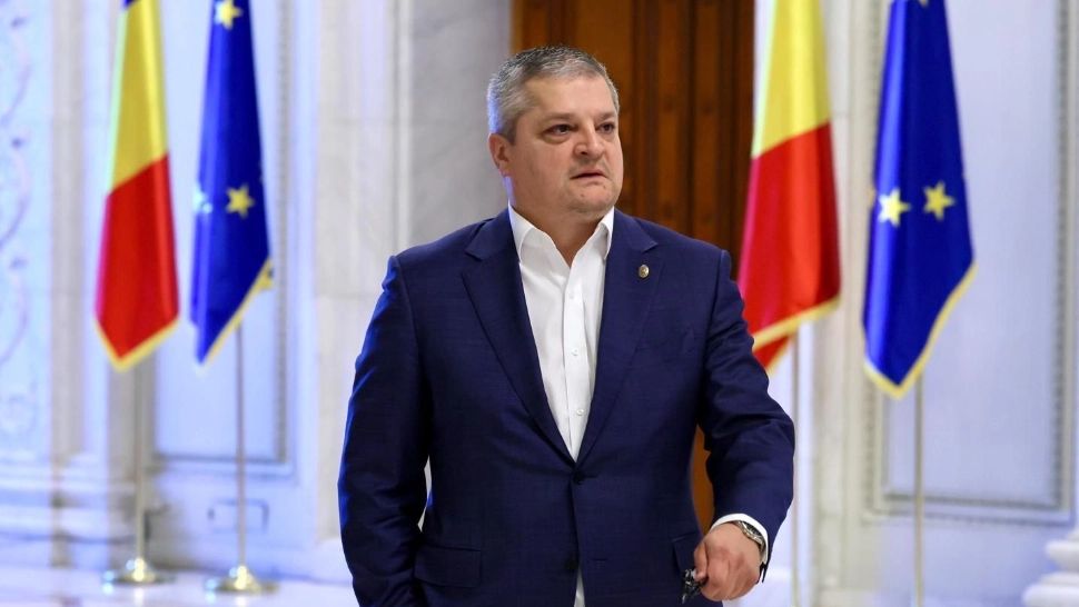 Fost parlamentar PSD, reacție dură după ce Iohannis l-a decorat pe președintele CCR: ”Un spectacol grotesc de slugărnicie”