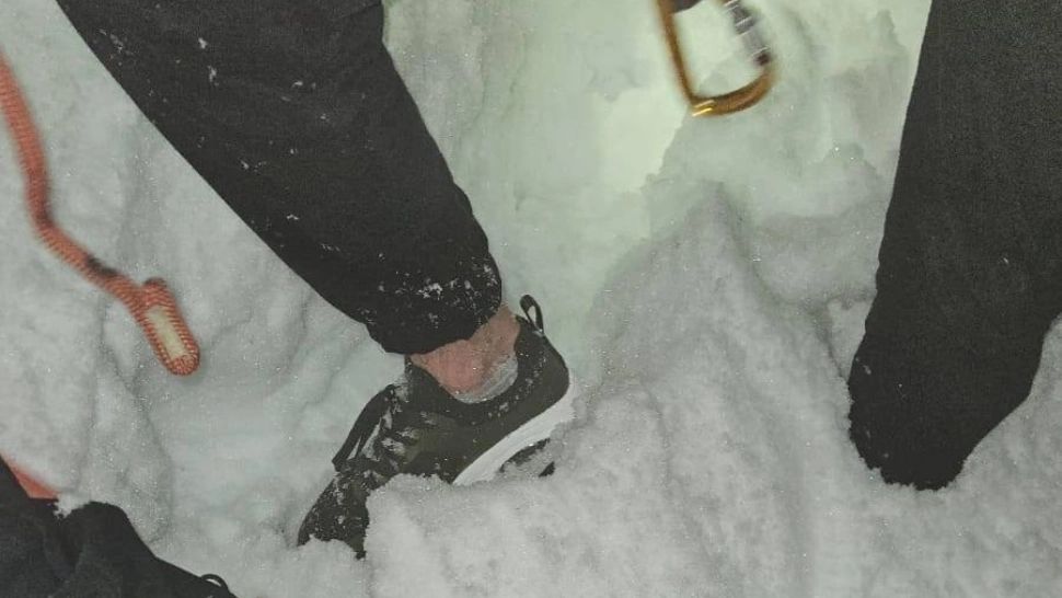 Turist de 26 de ani, echipat ca pentru sala de fitness, salvat de pe Jepii Mici. Salvamont Prahova: Ducem o luptă reală cu inconștiența umană GALERIE FOTO