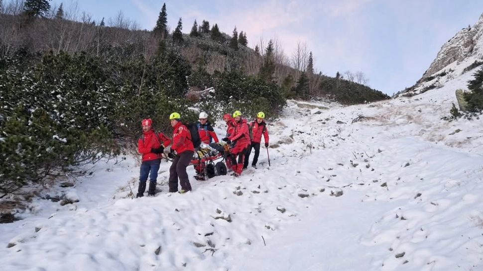 Zi de foc pentru salvamontiștii din întreaga țară. 126 de persoane, salvate de pe munte în ultimele 24 de ore