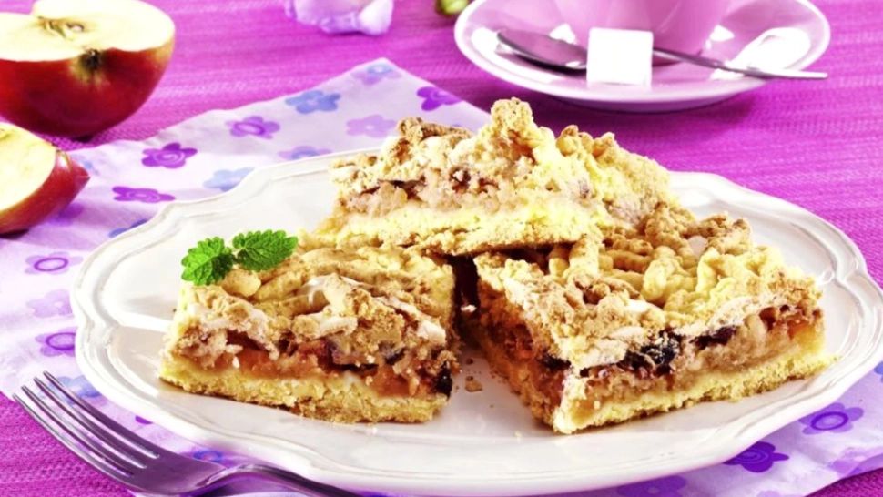 Aluat de chec cu mere și înghețată, desertul ideal pentru o zi de duminică