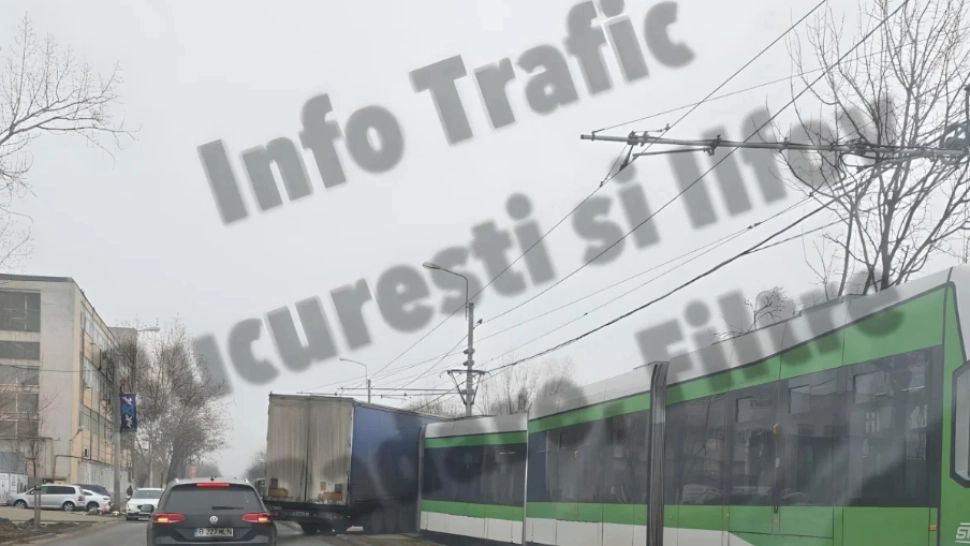 Accident grav la capătul linie 25, la Depoul Militari. Un tramvai a SĂRIT DE PE ȘINE după ce a fost izbit de un TIR: trafic BLOCAT pentru o oră și 45 de minute