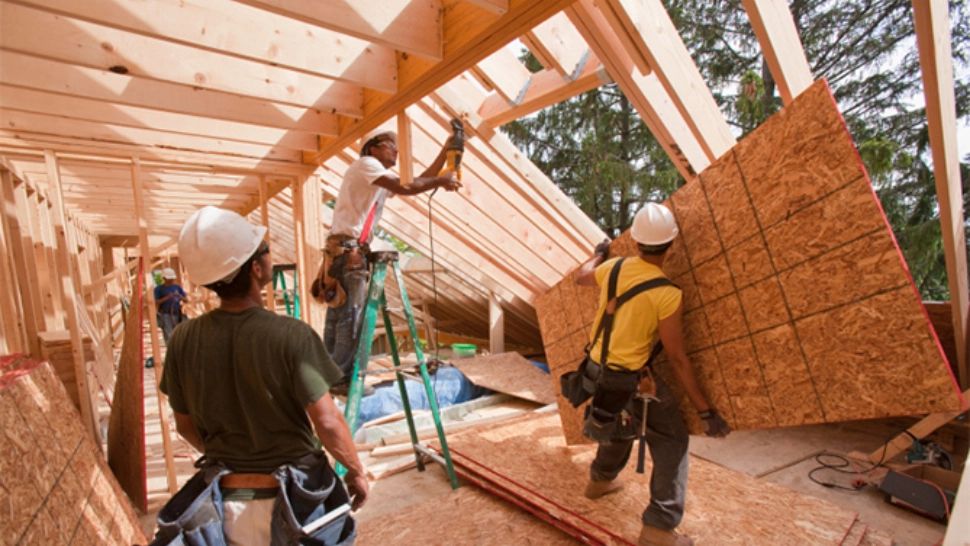 Un român a reușit să-și construiască o casă fără să facă un credit la bancă. Cum a reușit să facă economii