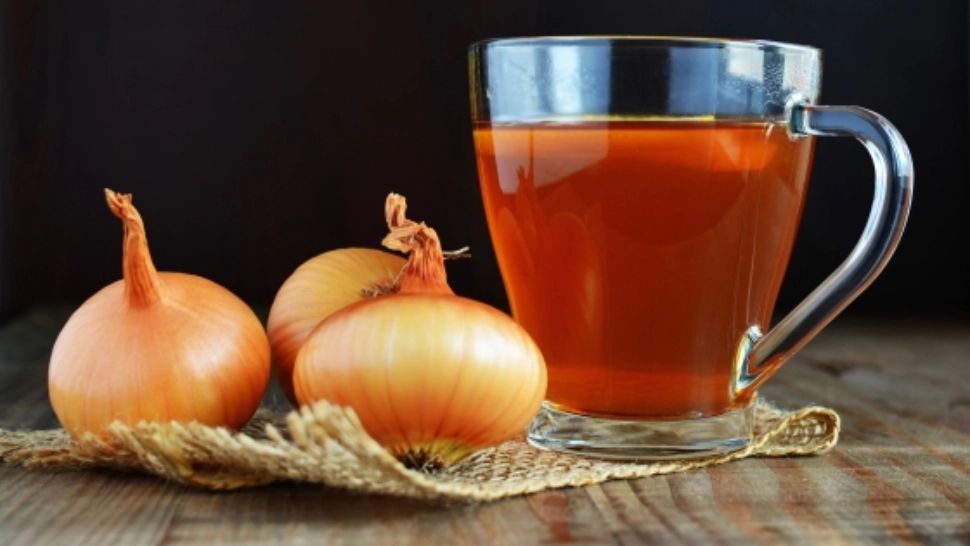 Ceai de ceapă. Remediul bunicii care îți va lua răceala cu mâna 