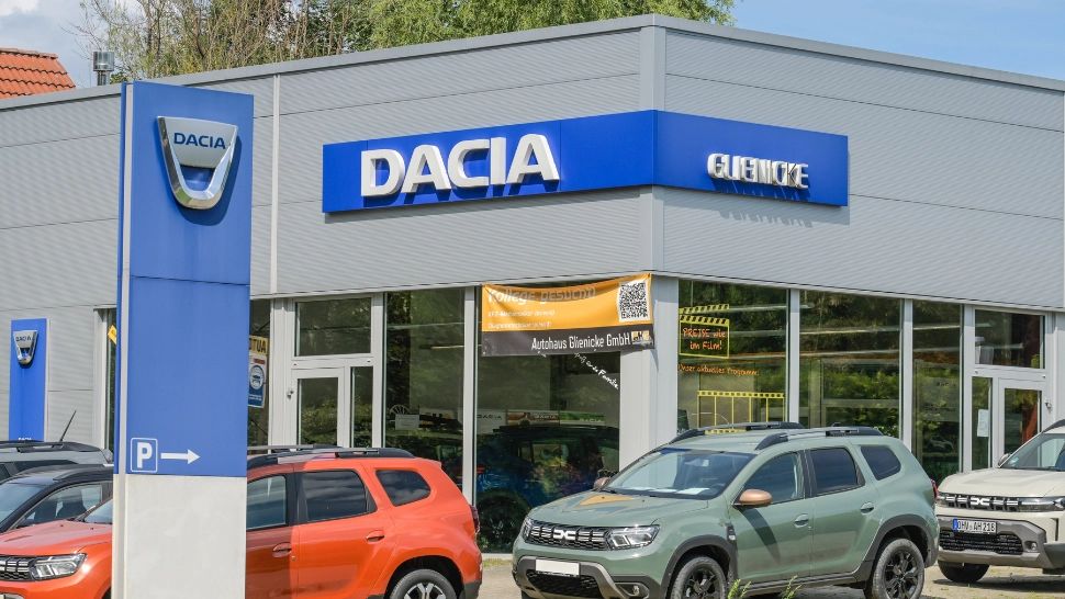 Uzina Dacia își oprește activitatea o zi. Angajații vor primi 85% din salariu. Care este motivul