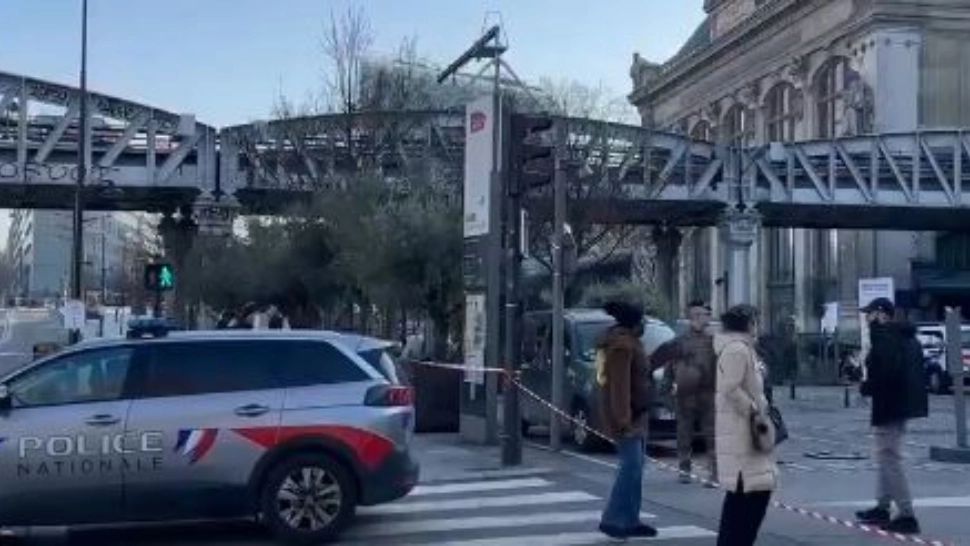 Incident șocant, într-o gară din Franța: un bărbat care desena imagini naziste a fost împușcat