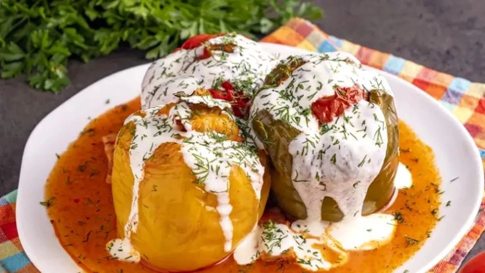 Ardei umpluți cu smântână ca la mama acasă. Rețeta cu gust de copilărie în câțiva pași simpli