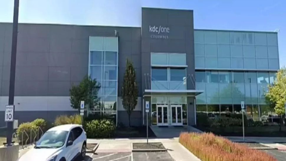 Atac armat în SUA! Un individ a împușcat cinci oameni într-un depozit de cosmetice, iar acum este de negăsit