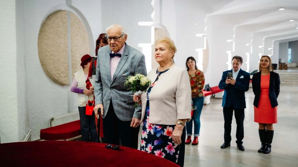 Iubirea nu are vârstă! Un italian de 86 de ani s-a căsătorit, de Ziua Îndrăgostiților, cu o româncă de 81 de ani