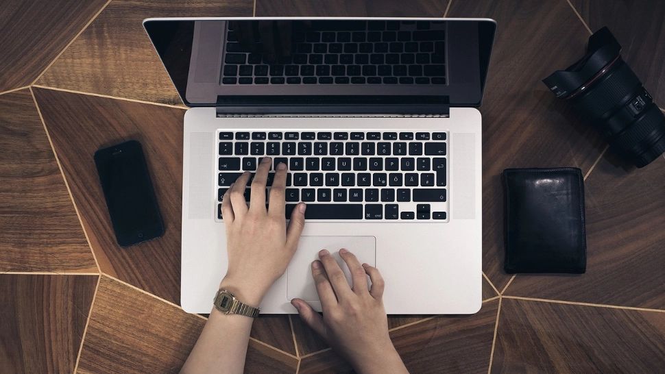 Val de fraude pe internet. "Fiica unei prietene" te lasă fără niciun leu în cont! Avertismentul specialiștilor