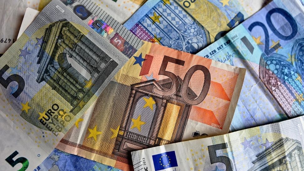 Inflaţia din zona euro a încetinit la 2,4% în februarie. Cum explică analiștii economici acest fenomen