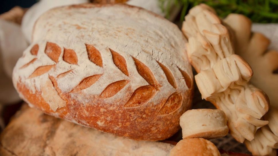 Ce folosesc albanezii când fac pâine, ca să iasă moale la interior și crocantă la exterior. Ingredientul secret de care puțini știu 