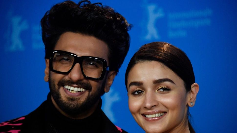 Cinci secrete indiene pentru un păr strălucitor și sănătos. Ce se ascunde în spatele unei frizuri de Bollywood?